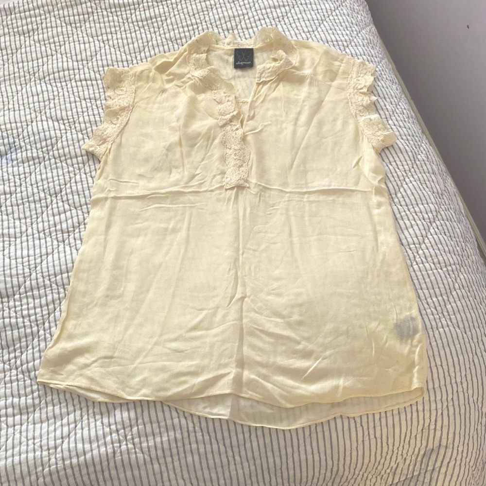 Size medium very delicate Ella Moss top
